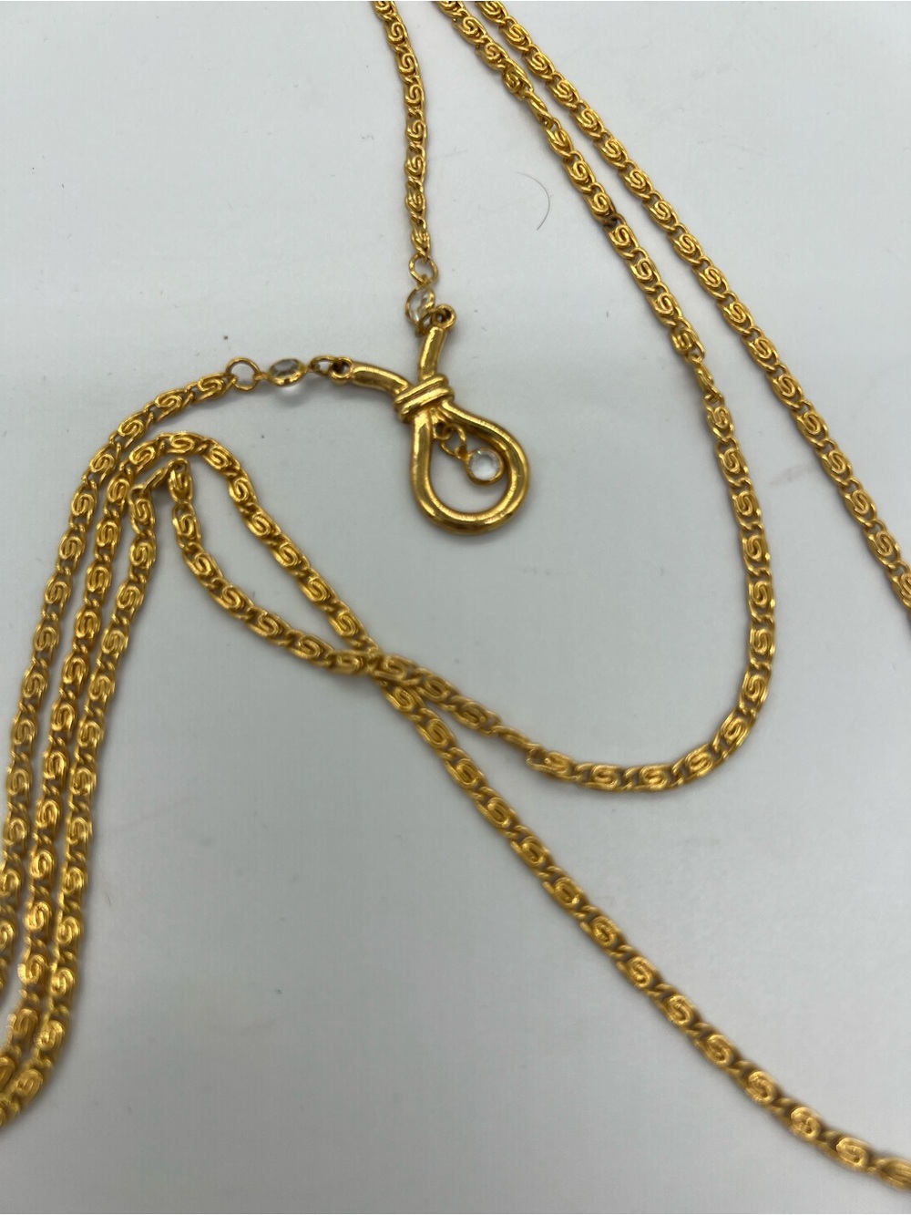 Vintage Gold-Tone Women’s Knot Pendant Chain Necklace - Picture 1 of 5